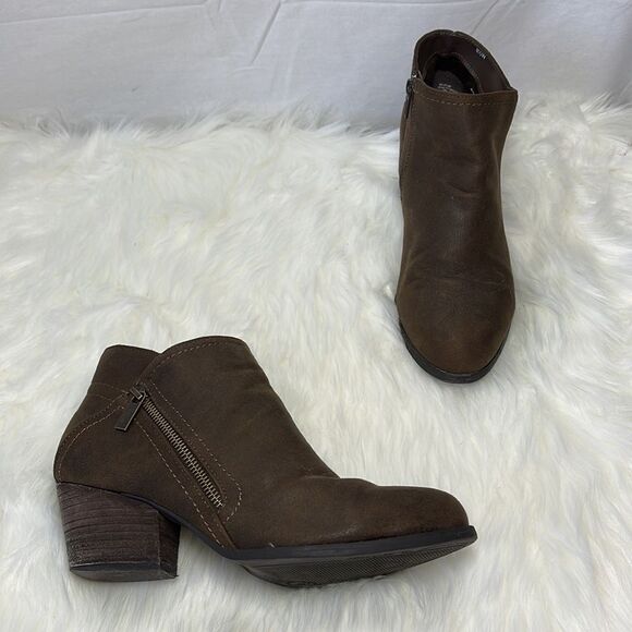 Bella Vita Brown Vegan Leather Booties Sz 8.5 WIDE WIDTH - Picture 1 of 7